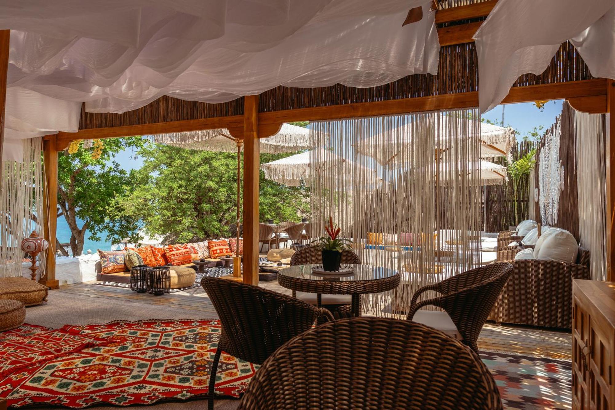 Bora Bora Beach Club & Hotel Isla Grande  Exterior photo