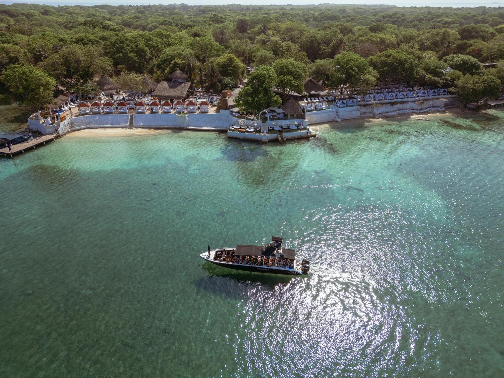 Bora Bora Beach Club & Hotel Isla Grande  Exterior photo