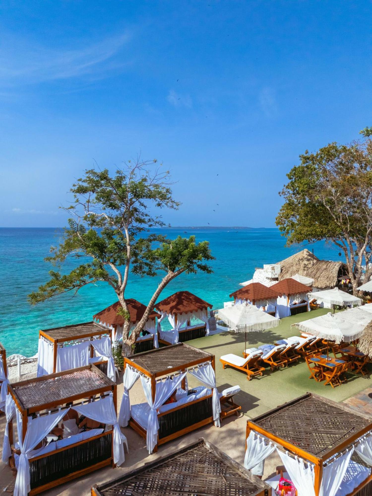 Bora Bora Beach Club & Hotel Isla Grande  Exterior photo