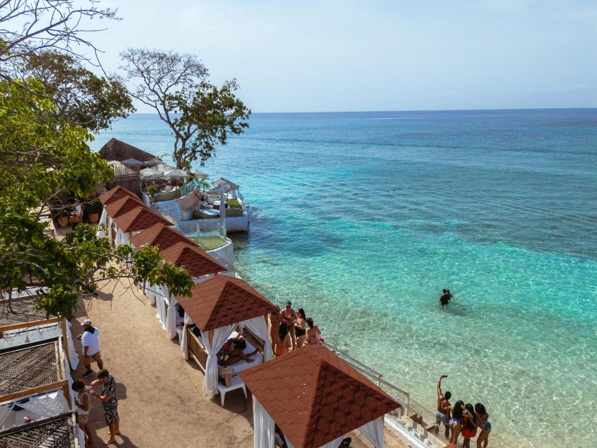 Bora Bora Beach Club & Hotel Isla Grande  Exterior photo